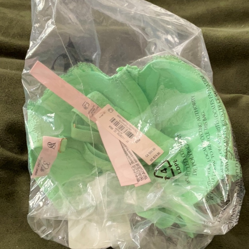 Victoria’s Secret Dream Angels Lined Demi Bra 32B NWT💚💚💚💚💜